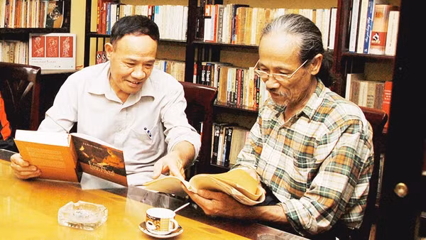 Thú vui đàm đạo. Ảnh: SONG ANH 