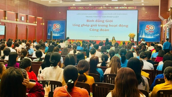 Liên đoàn Lao động Thành phố Hồ Chí Minh tập huấn về nghiệp vụ công tác nữ công trong đó có những chia sẻ về bình đẳng giới, lồng ghép giới trong hoạt động công đoàn.