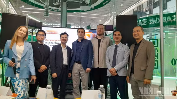 Đại diện phía Việt Nam tham gia buổi thảo luận trong khuôn khổ diễn đàn. 