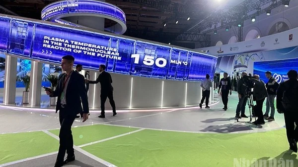 Quang cảnh tại các gian hàng trưng bày tại Tuần lễ Năng lượng Nga. (Ảnh: THÙY VÂN)