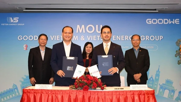 Đại diện Vietsin Energy Group và GoodWe Việt Nam ký kết hợp tác chiến lược về năng lượng tái tạo.