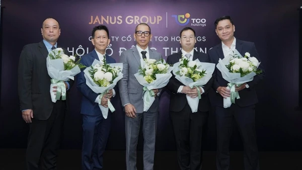 Ban Hội đồng quản trị mới của Janus Group.