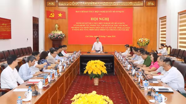 Các thành viên Ban Chỉ đạo họp bàn về kết quả triển khai thực hiện Nghị quyết số 15 ngày 22/12/2023 của Ban Chấp hành Đảng bộ tỉnh Lai Châu.