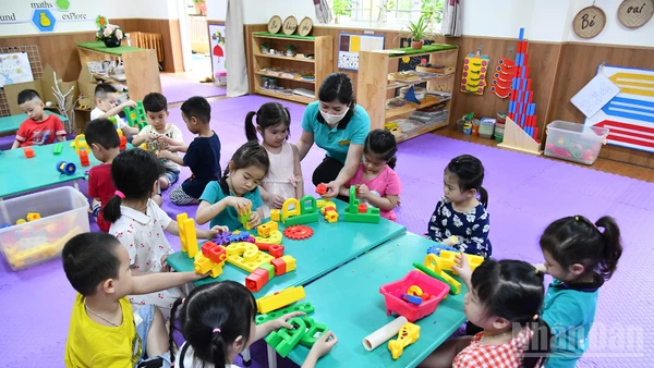 Giờ học tại Trường mầm non Vĩnh Hưng (Hà Nội). (Ảnh: ĐĂNG KHOA)