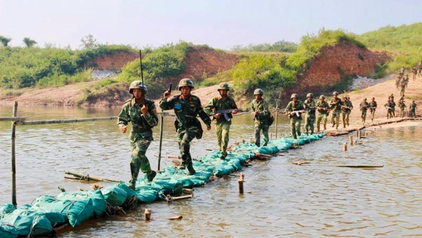 Sư đoàn 316 tham gia diễn tập vòng tổng hợp tại thao trường TB1 Bắc Giang. (Ảnh TUẤN ANH)