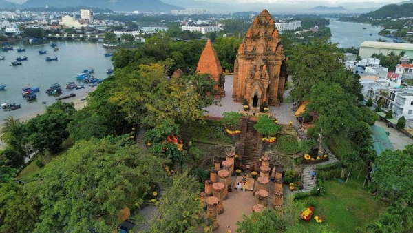 Tháp Bà Ponagar ở Nha Trang (Khánh Hòa).