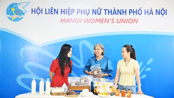 Hộ kinh doanh được chuyên gia hướng dẫn cách vận hành gian hàng trên nền tảng mạng xã hội.