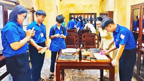 Sự hỗ trợ của công nghệ số cùng các hoạt động trải nghiệm giúp giới trẻ dễ dàng tiếp cận hơn với di sản.