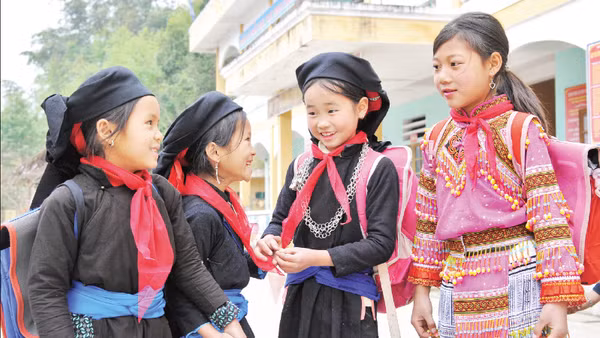Học sinh Trường tiểu học Bản Díu, xã Xín Mần, tỉnh Tuyên Quang. (Ảnh AN KHÁNH)