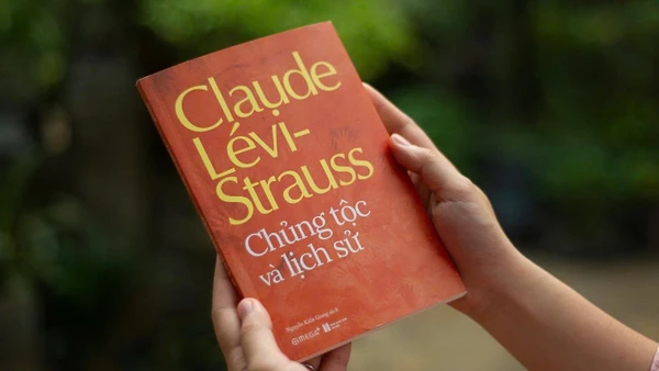 Cuốn sách “Chủng tộc và lịch sử”. (Ảnh: Omega Plus Books)