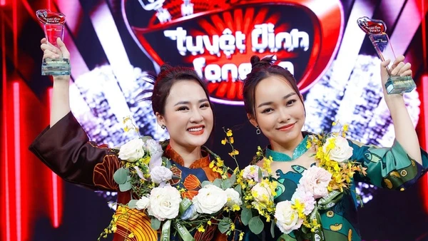 Võ Phương Thủy (phải) từng giành ngôi vị quán quân cuộc thi Tuyệt đỉnh song ca.