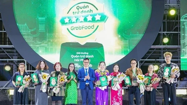 Vinh danh các quán, nhà hàng trứ danh Hải Phòng. (Ảnh: TTXVN)