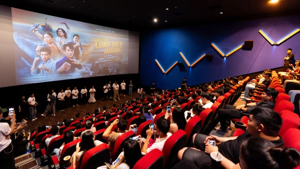 Đoàn làm phim đi cinetour giao lưu với khán giả. (Ảnh: Nhà sản xuất)