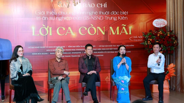 Các nghệ sĩ chia sẻ về chương trình nghệ thuật.