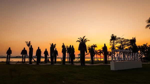 Triển lãm sắp đặt “Bạch Đằng” của nghệ sĩ Lê Hữu Hiếu tại Hạ Long. (Ảnh: NVCC)