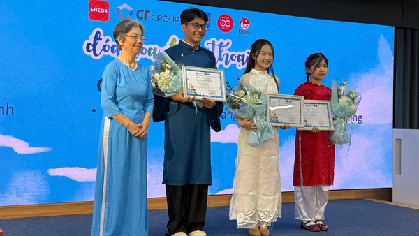 Các tác giả đoạt giải cao của cuộc thi. (Ảnh: Ban tổ chức)