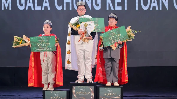 Ba thí sinh giành giải cao nhất của cuộc thi. (Ảnh: Ban tổ chức)