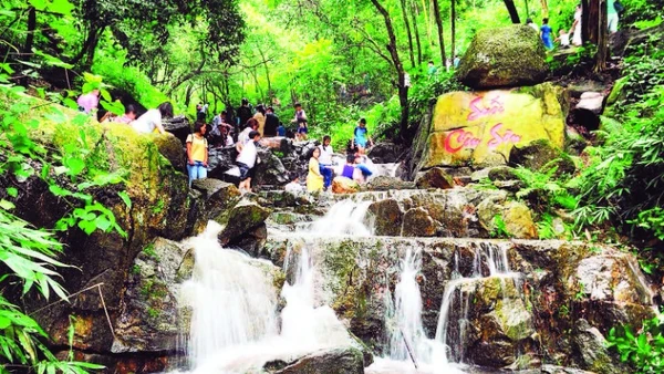 Suối Côn Sơn sau cải tạo luôn có nước, tạo thêm vẻ đẹp tiềm ẩn và linh thiêng cho khu di tích Côn Sơn.