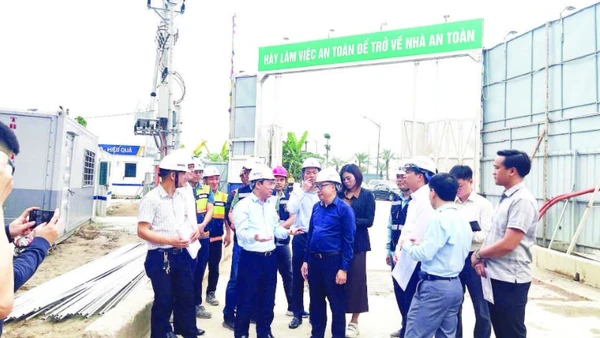 Đoàn kiểm tra của Bộ Xây dựng kiểm tra, đôn đốc tiến độ xây dựng nhà ở xã hội tại Ninh Bình.