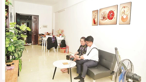 Một hộ dân thuộc dự án cải tạo rạch Xuyên Tâm được bố trí tái định cư tại chung cư Khang Gia, phường An Hội Tây (Ảnh THẾ ANH).