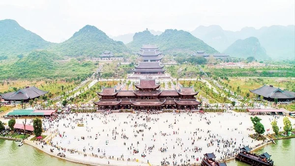 Quang cảnh khu du lịch Tam Chúc ngày đầu xuân.