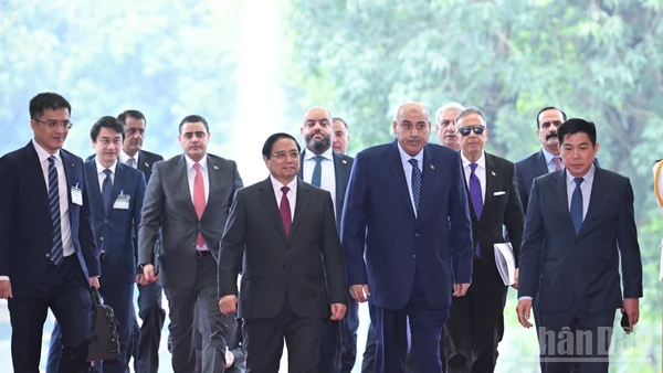 Thủ tướng Phạm Minh Chính đón Chủ tịch Hạ viện Jordan Mazen Turki El Qadi.