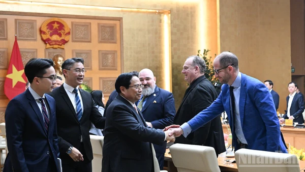 Thủ tướng Phạm Minh Chính với các doanh nghiệp Thụy Sĩ.