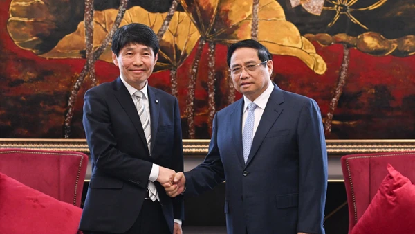 Thủ tướng Phạm Minh Chính và ông Yamamoto Ichita, Thống đốc tỉnh Gunma (Nhật Bản).