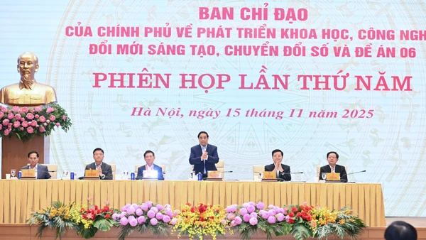 Thủ tướng Phạm Minh Chính, chủ trì phiên họp của Chính phủ về phát triển khoa học, công nghệ, đổi mới sáng tạo, chuyển đổi số và Đề án 06.