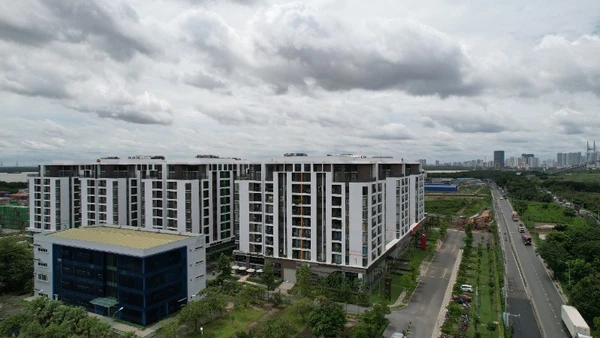 Nhiều chính sách về đất đai và nhà ở được tháo gỡ đã giúp tăng nguồn thu cho ngân sách, đồng thời giúp nhiều người tiếp cận với nơi ở ổn định. 