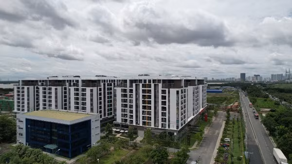 Nhiều chính sách về đất đai và nhà ở được tháo gỡ đã giúp tăng nguồn thu cho ngân sách, đồng thời giúp nhiều người tiếp cận với nơi ở ổn định. 