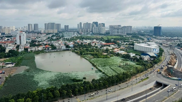 Doanh nghiệp vẫn phải chờ đợi khi nhiều khu đất vẫn chưa xác định được thời điểm, mức giá tính tiền sử dụng đất. 