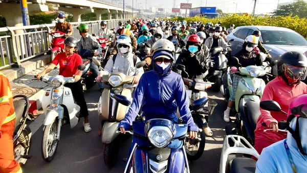 Hoạt động giao thông đường bộ được xác định là nguyên nhân lớn nhất gây ra tình trạng ô nhiễm không khí. 