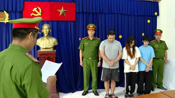 Các đối tượng tại cơ quan chức năng. (Ảnh: Công an cung cấp)