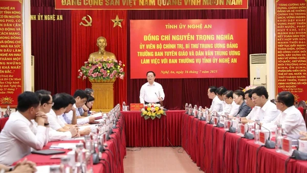 Quang cảnh buổi làm việc.