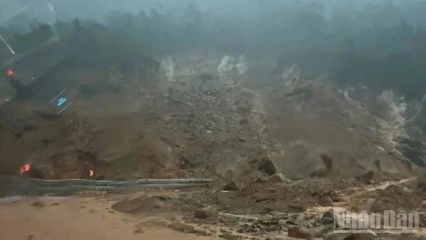 Tuyến đường đèo trên địa bàn tỉnh Lâm Đồng sạt lở nặng nề.