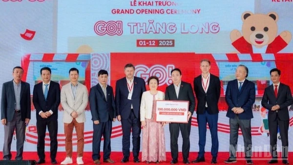 Tập đoàn Central Retail Việt Nam đã công bố khoản tài trợ hàng nhu yếu phẩm trị giá 100 triệu đồng cho Làng trẻ em SOS Hà Nội.