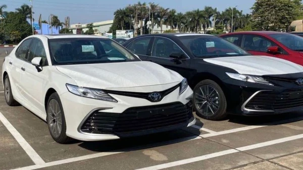 Gần 7.600 xe Toyota, Lexus được triệu hồi cập nhật phần mềm màn hình táp lô.