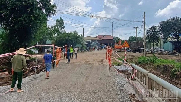 Đến 12 giờ ngày 8/11, đường Trường Sơn Đông qua cầu Đắk Pờ Tó (tỉnh Gia Lai) đã được thông tuyến trở lại.