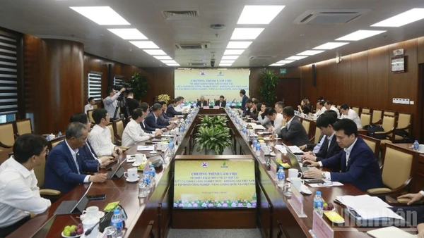 Lãnh đạo hai Tập đoàn Công nghiệp Than-Khoáng sản Việt Nam (TKV) và Công nghiệp-Năng lượng quốc gia Việt Nam (PVN) rà soát tiến độ triển khai thỏa thuận hợp tác và định hướng phối hợp trong lĩnh vực công nghiệp-năng lượng.