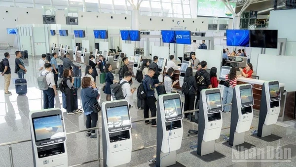 Từ ngày 4 đến 6/12/2025, Cảng Hàng không quốc tế Nội Bài tổ chức chạy thử các chuyến bay giả định, có sự tham gia của 80 cán bộ, công nhân viên các bộ phận liên quan.