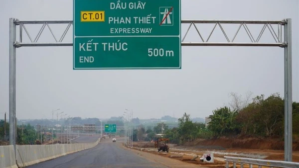 Bộ Xây dựng đề nghị các tỉnh Đồng Nai và Lâm Đồng có biện pháp ngăn chặn, xử lý nghiêm hành vi trộm cắp tài sản công trình trên tuyến đường cao tốc Phan Thiết-Dầu Giây.