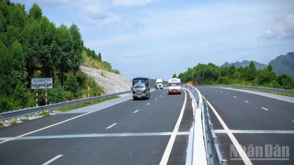 Sau hơn 5 năm đưa vào vận hành khai thác, tuyến cao tốc Bắc Giang-Lạng Sơn đã phục vụ hơn 11 triệu lượt phương tiện lưu thông an toàn và thông suốt, ổn định.