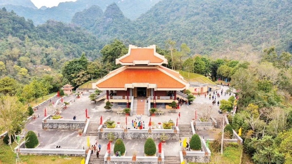 Đền thờ Chủ tịch Hồ Chí Minh trong Khu di tích quốc gia đặc biệt Pác Bó.