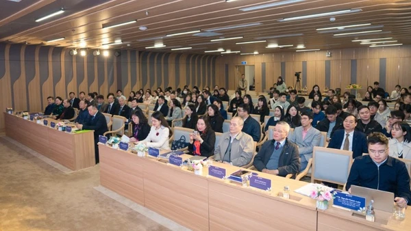 Các đại biểu tham dự hội thảo quốc tế do Trường đại học Intracom phối hợp các đơn vị tổ chức. (Ảnh: NHẬT MINH)