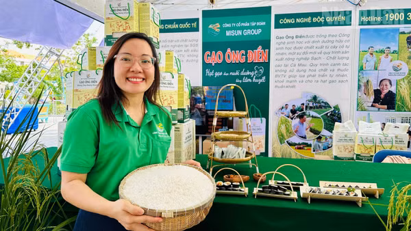 Cuộc thi thu hút 28 đơn vị tham gia với 28 mẫu gạo, trong đó tỉnh Cà Mau có 13 đơn vị góp mặt, với 10 hợp tác xã và 3 doanh nghiệp. (Ảnh: TRỌNG DUY)