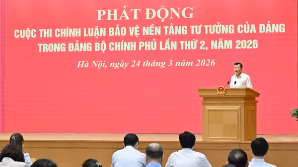 Đồng chí Nguyễn Đức Phong phát động Cuộc thi chính luận về bảo vệ nền tảng tư tưởng của Đảng lần thứ 2, năm 2026 trong toàn Đảng bộ Chính phủ. (Ảnh: Thủy Nguyên)