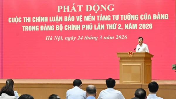 Đồng chí Nguyễn Đức Phong phát động Cuộc thi chính luận về bảo vệ nền tảng tư tưởng của Đảng lần thứ 2, năm 2026 trong toàn Đảng bộ Chính phủ. (Ảnh: Thủy Nguyên)