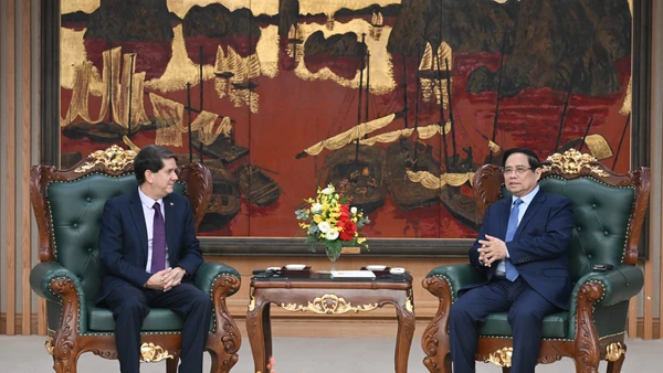 Thủ tướng Phạm Minh Chính tiếp Chủ tịch Hãng thông tấn Mỹ Latinh của Cuba (Prensa Latina) Jorge Legañoa Alonso.