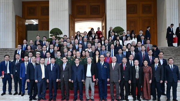 Thủ tướng Phạm Minh Chính và các đại biểu dự Lễ kỷ niệm 50 năm thành lập Ủy ban Biên giới quốc gia.